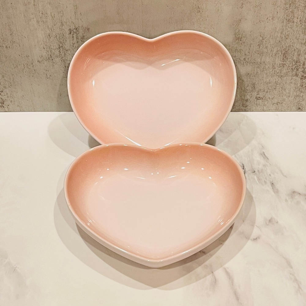Le Creuset Heart Curved Dish Set of 2 - Picture 3 of 5